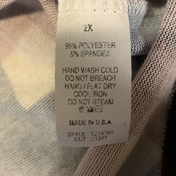 I’d say it’s a flannel but the material is much better. I wore 1x lost weight!! - Picture 4 of 4